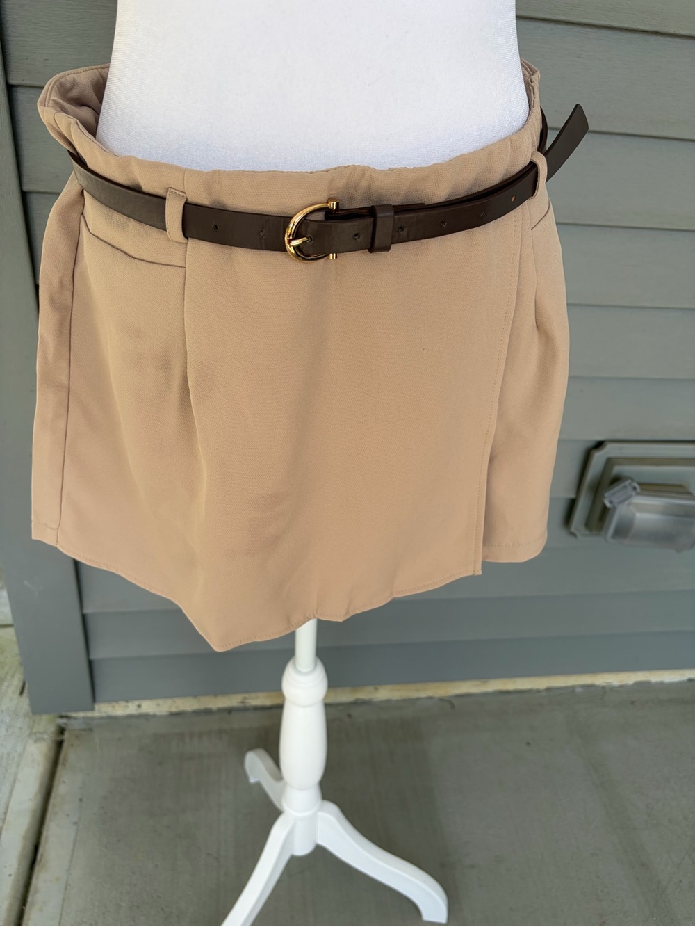 XL NWOT Belted Wrap Wide Leg Shorts Cross Over Skort Zip Back Tan